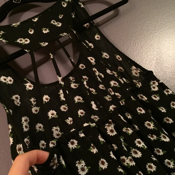 Floral Open Back Tank - Picture 3 of 4