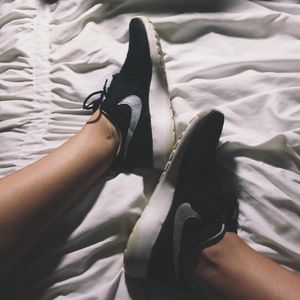 Beautiful Black and Silver Roshe Runs