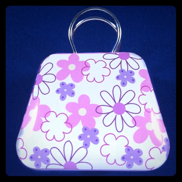Accessories - 👛 70's Flowers TIN 'HANDBAG'👛  ✨NWOT✨