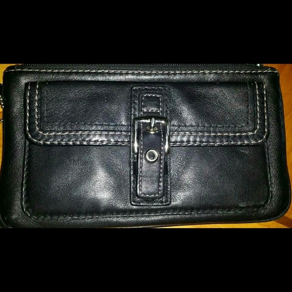 Like new Coach wristlet - Picture 3 of 4