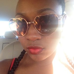 Meet your Posher, Jamesha