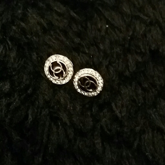 Super cut! Earrings.