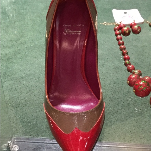 Patent leather pump