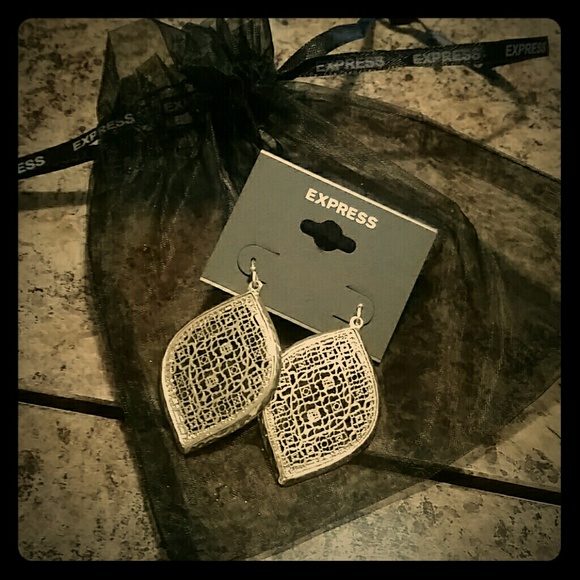 Express Jewelry - 🎀*EXPRESS* gold earrings.