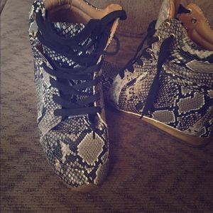 Fox wedge casual sneaker