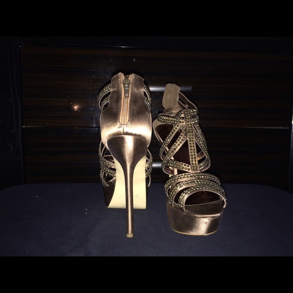 High heels - Picture 2 of 3