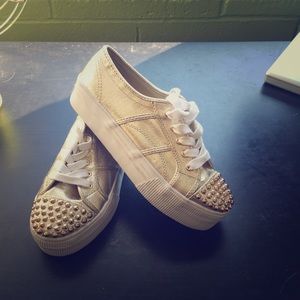 Do not buy!!!!! Bundle for someone!