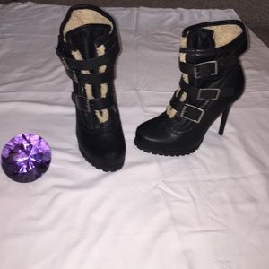 Vera Wang Olivia black & faux fur boot size 6 NWOT