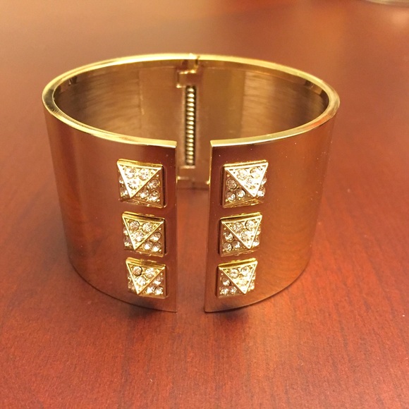 🎉LAST PRICE DROP🎉Victoria's Secret Cuff Bracelet