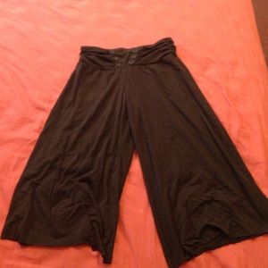 Brown gaucho capris
