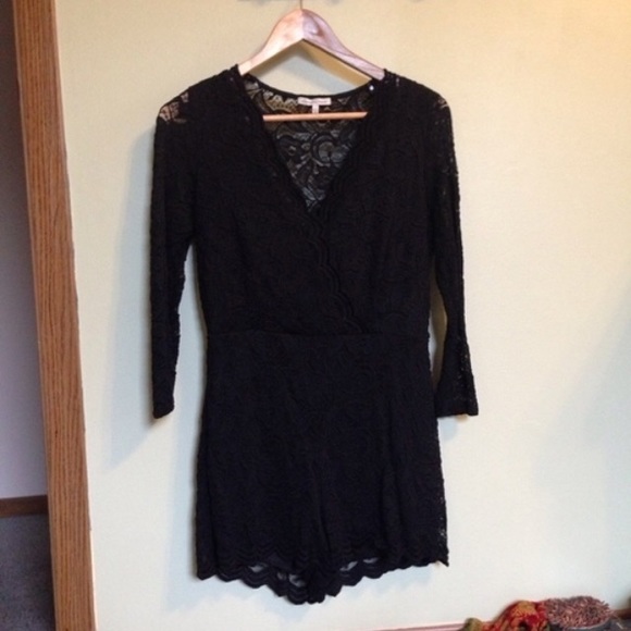 Black lace romper - Picture 1 of 4