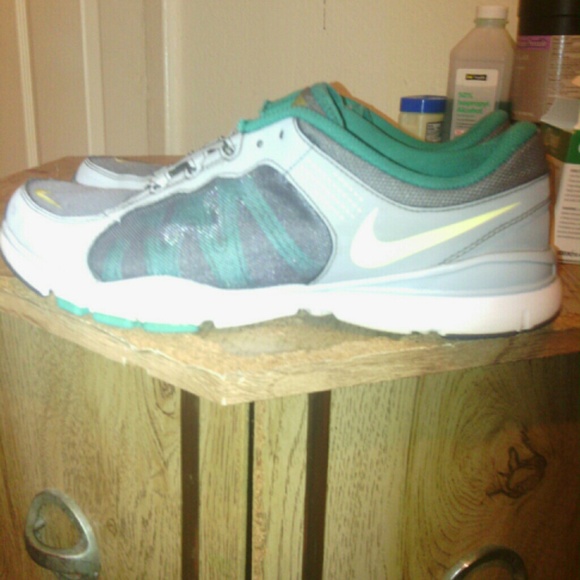 Nike - Picture 3 of 3