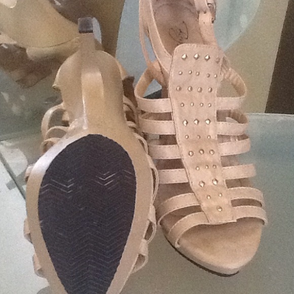 Ladies High Heals - Picture 3 of 4