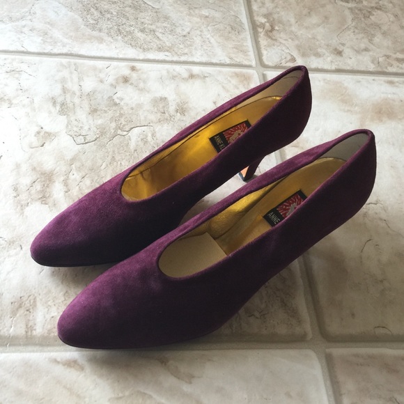 Burgundy maroon suede heels 8.5