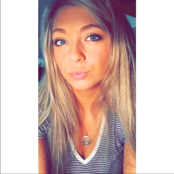 Meet the Posher💚💙 please read - Picture 2 of 3