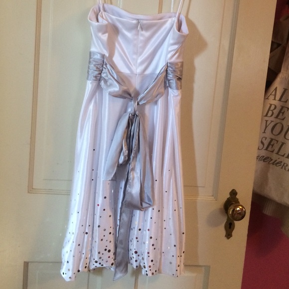 Beautiful white dress - Picture 2 of 3