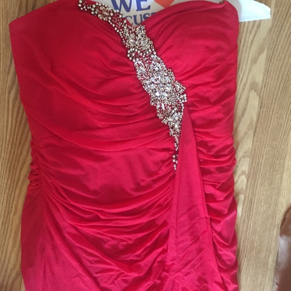 Prom dress. - Picture 2 of 3