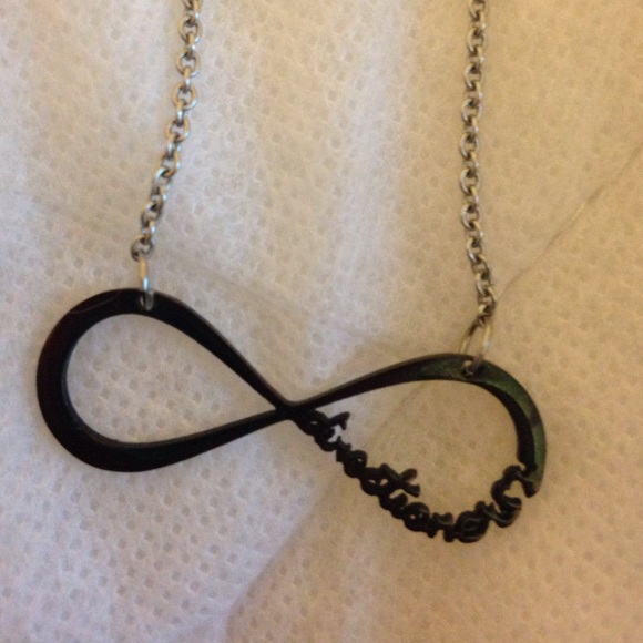 One Direction necklace - Picture 2 of 2