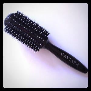 Alterna Caviar round brush