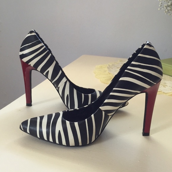 ENTIRE CLOSET ON SALE!!Jessica Simpson Safari Pump
