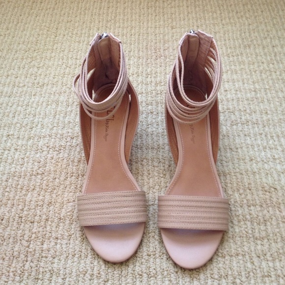 ✨SALE✨ Kelsi Dagger leather wedges
