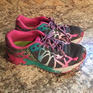 SOLD Asics Gel Noosa