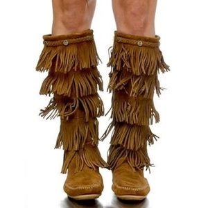 Minnetonka 5 Fringe Boots