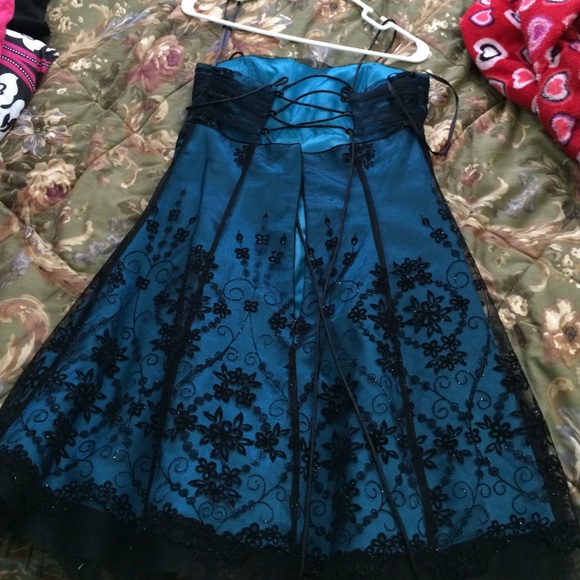 Formal dress - Picture 2 of 3