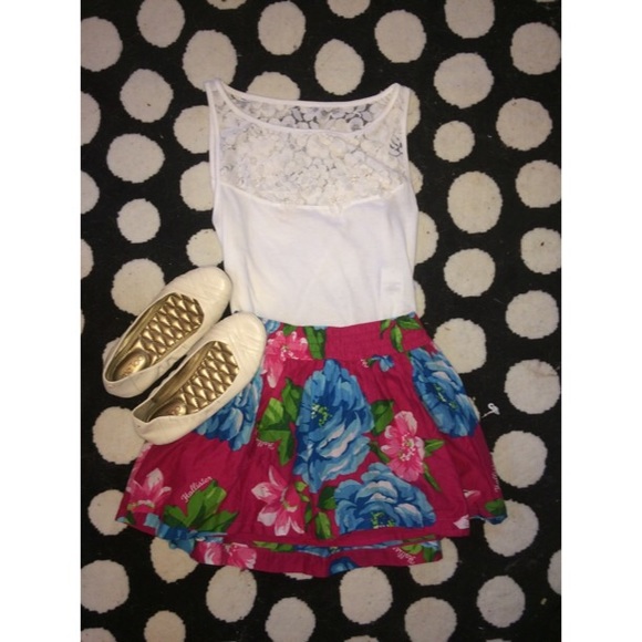 66% off NWT hollister top