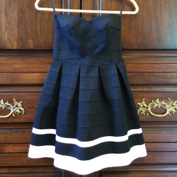 XS Black & White Bandage Dress