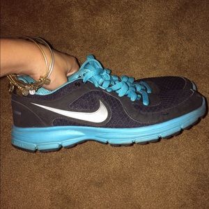 NIKE RUNNING SHOES