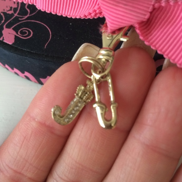 🚫SOLD ON MERCARI🚫 Juicy Couture Flip Flops - Picture 4 of 4