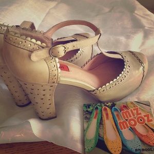 Miz Mooz Flossy Leather T-Strap