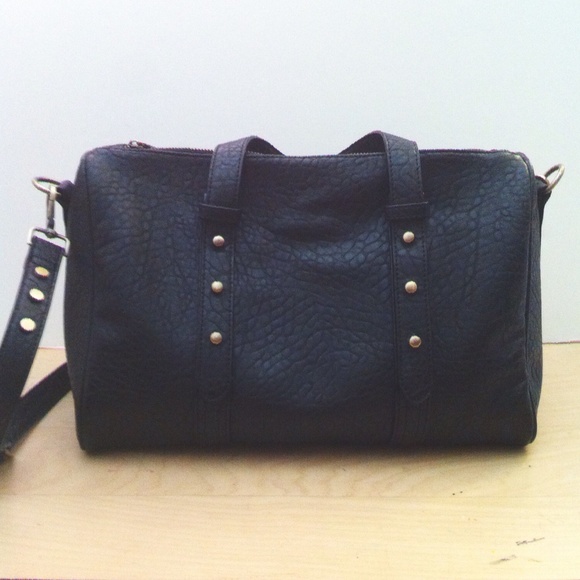 Black shoulder Bag.