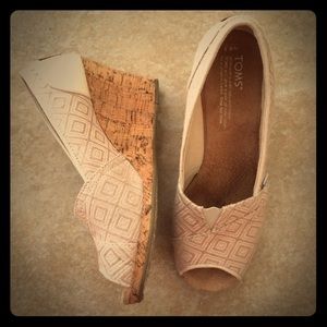 Toms wedge shoes