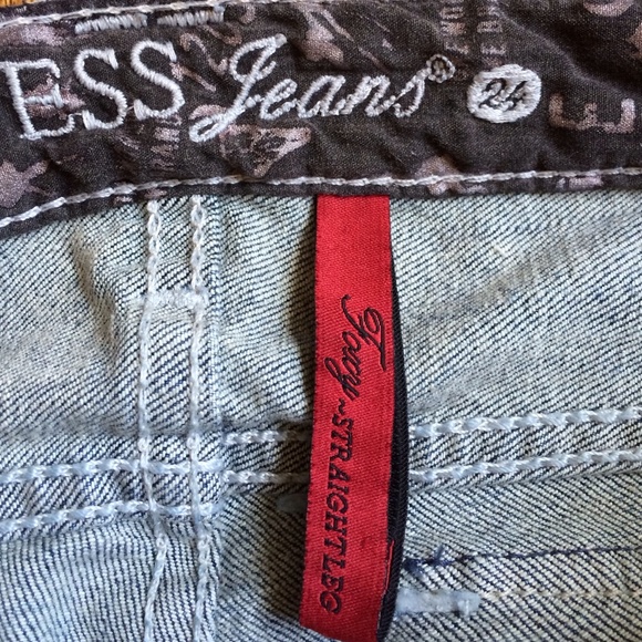 Size 24 Guess Jeans - Picture 3 of 4