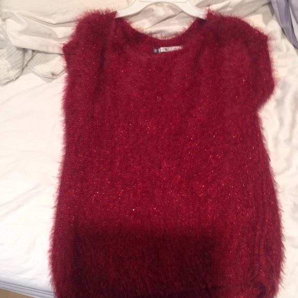 S Jennifer Lopez red sweater shirt