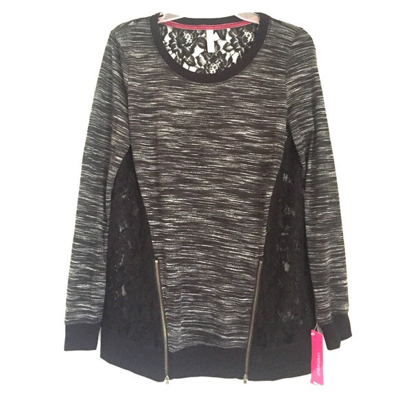 🔴SOLD🔴Black grey and white sweater!