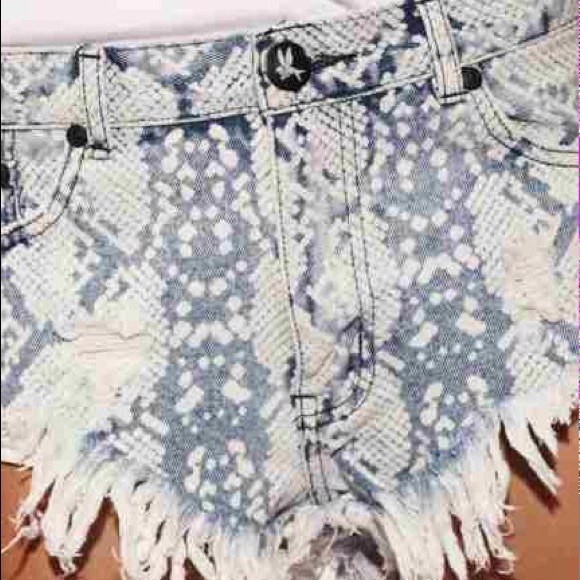 ONE TEASPOON Taipan Rollers Shorts - Picture 2 of 3