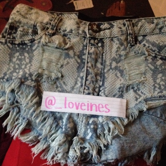 ONE TEASPOON Taipan Rollers Shorts - Picture 3 of 3