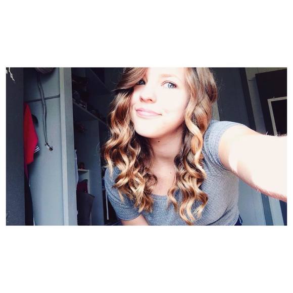 Meet your Posher, Elaina