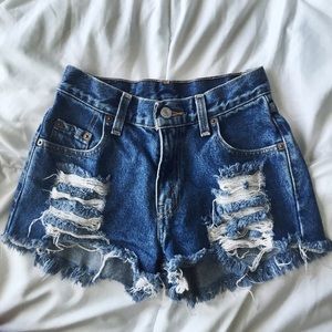 Vintage levi high waisted shorts