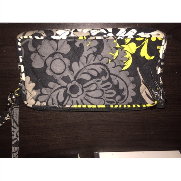 Vera Bradley Wrislet - Picture 2 of 4