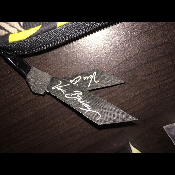 Vera Bradley Wrislet - Picture 4 of 4