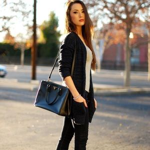 Nero (black) Prada Saffiano lux double zipper