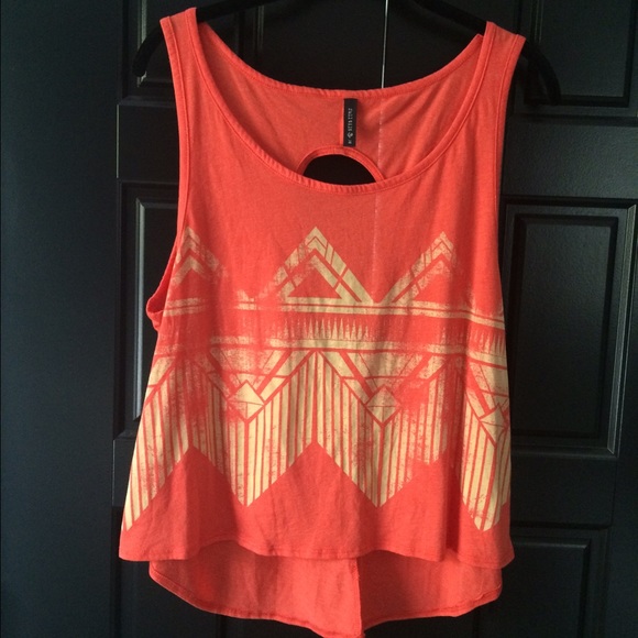 Full Tilt slight crop coral keyhole tank