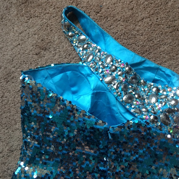 homecoming dress - Picture 3 of 4