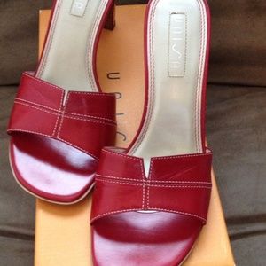 Red leather Unisa slide🆕🆕listing