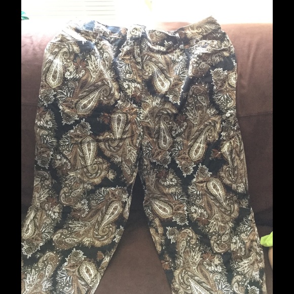 Women's black, white, and brown paisley capris