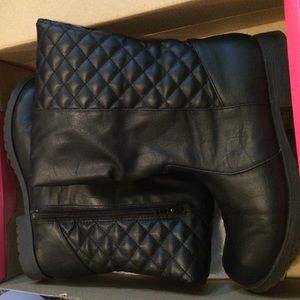 High knee black boots